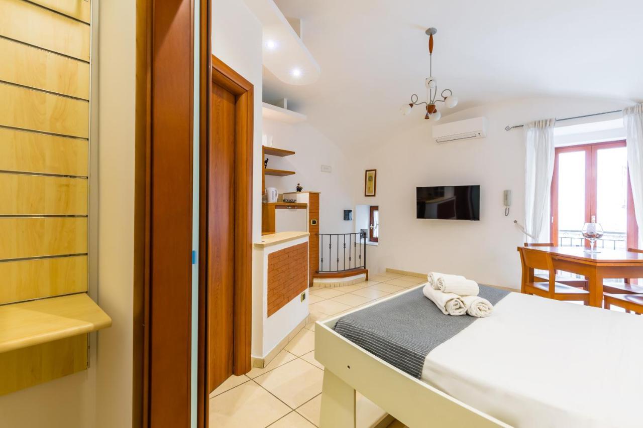 Tolentino Studio Flat By Napoliapartments * Naples